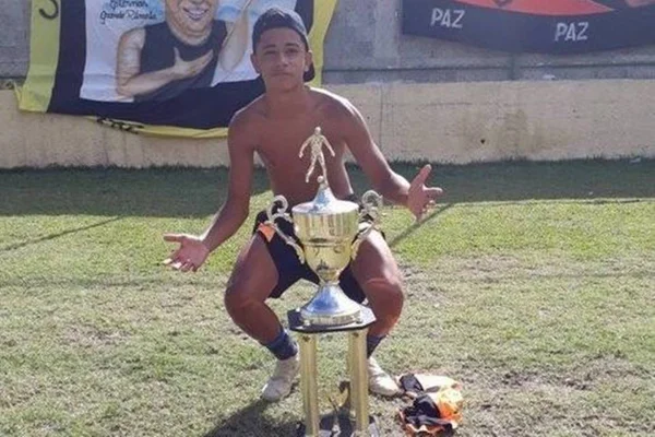 Adolescente que sonhava em ser jogador é morto a tiros em Niterói