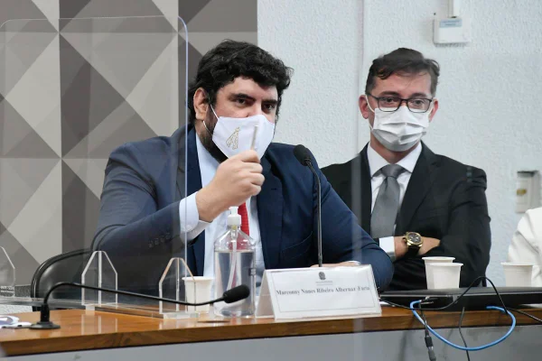 Lobista diz não lembrar qual senador “destravaria” compra de testes de Covid. Siga