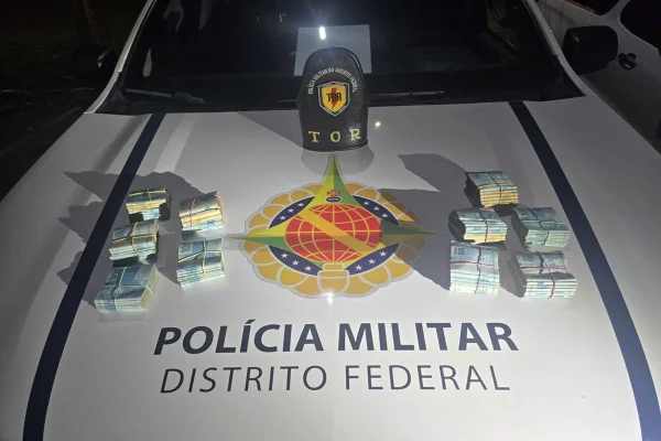 Homem é preso com aproximadamente R$ 100 mil escondido em carro