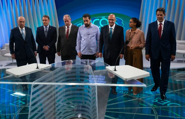 Análise: debate na Globo refletiu bom momento de Bolsonaro, o ausente