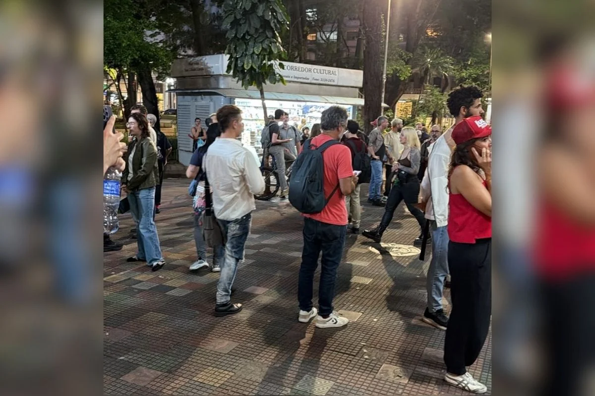 Ato foi convocado em praça após veto da Galeria Metrópole Ato foi convocado em praça após veto da Galeria Metrópole