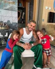 O cantor tem chamado atenção nas redes sociais pela mudança no visual O cantor tem chamado atenção nas redes sociais pela mudança no visual
