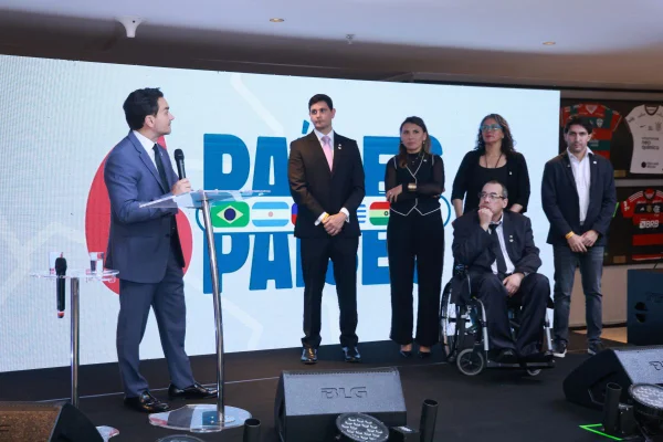 Imagem colorida durante o evento Rota Turística de Futebol do Mercosul