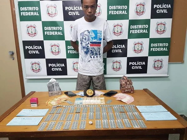 DF: jovem é flagrado com mais de 200 comprimidos de Rohypnol