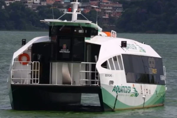 foto colorida do Aquático SP, barco que transportará moradores entre os bairros do Grajaú e Pedreira, na zona sul de SP - Metrópoles