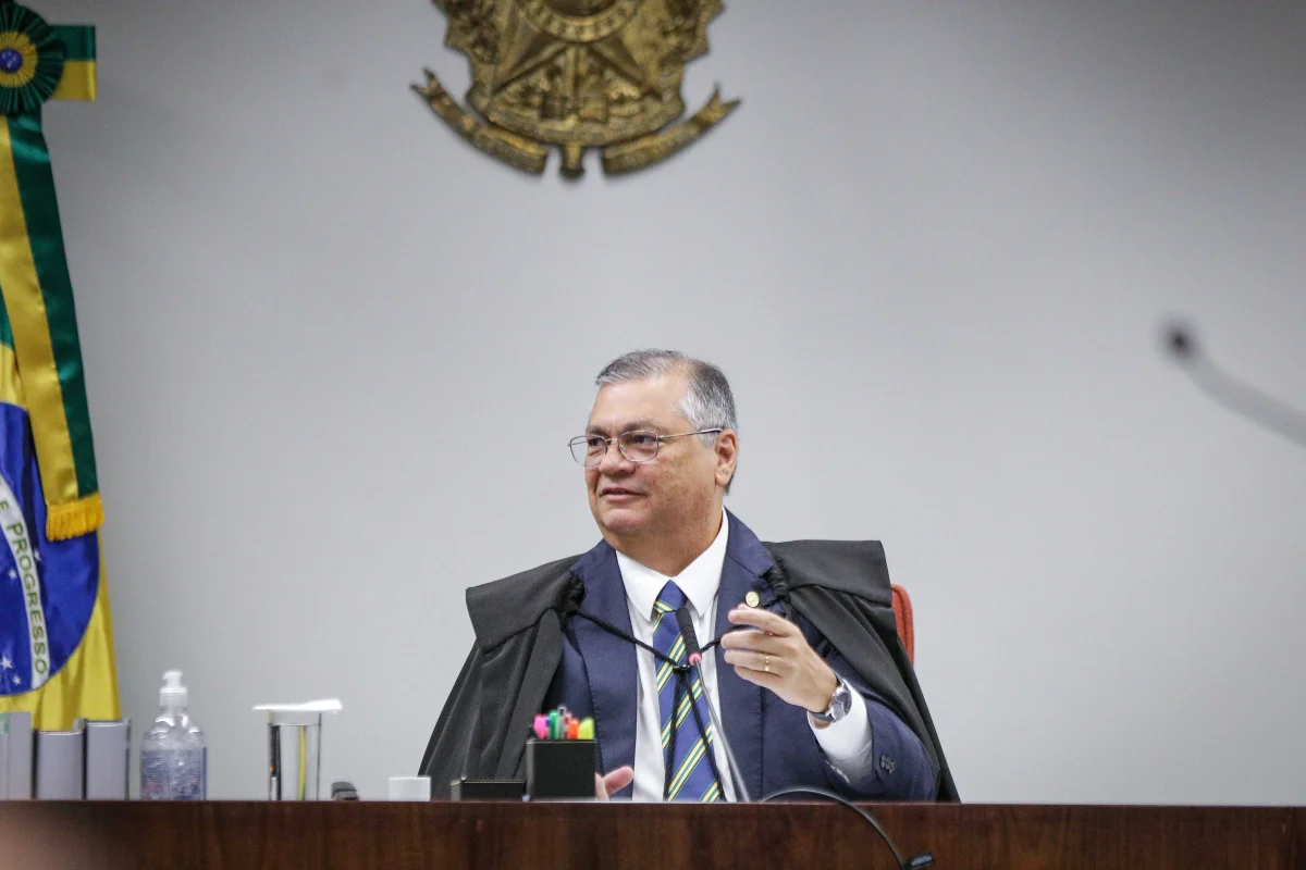 A Primeira Turma do Supremo Tribunal Federal (STF) retomou, na manhã desta terça-feira (21/10), o julgamento do núcleo 4, conhecido como o grupo de desinformação, no âmbito do processo referente à tentativa de golpe de Estado após as eleições de 2022. No total, são sete réus acusados pela Procuradoria-Geral da República (PGR) de propagar notícias falsas sobre as urnas eletrônicas. A Primeira Turma do Supremo Tribunal Federal (STF) retomou, na manhã desta terça-feira (21/10), o julgamento do núcleo 4, conhecido como o grupo de desinformação, no âmbito do processo referente à tentativa de golpe de Estado após as eleições de 2022. No total, são sete réus acusados pela Procuradoria-Geral da República (PGR) de propagar notícias falsas sobre as urnas eletrônicas.