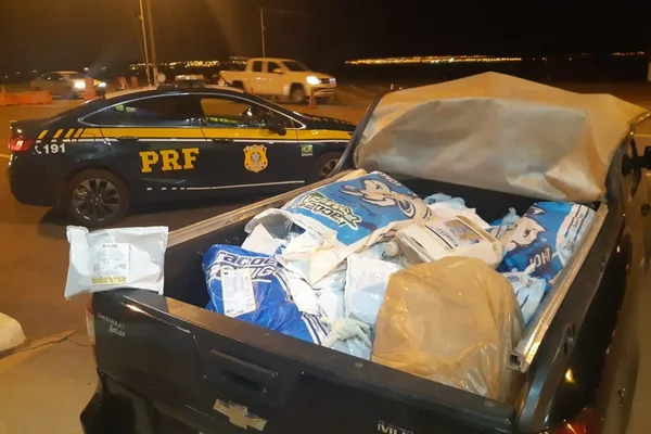 PRF apreende 300kg de agrotóxicos ilegais que vinham do Paraguai