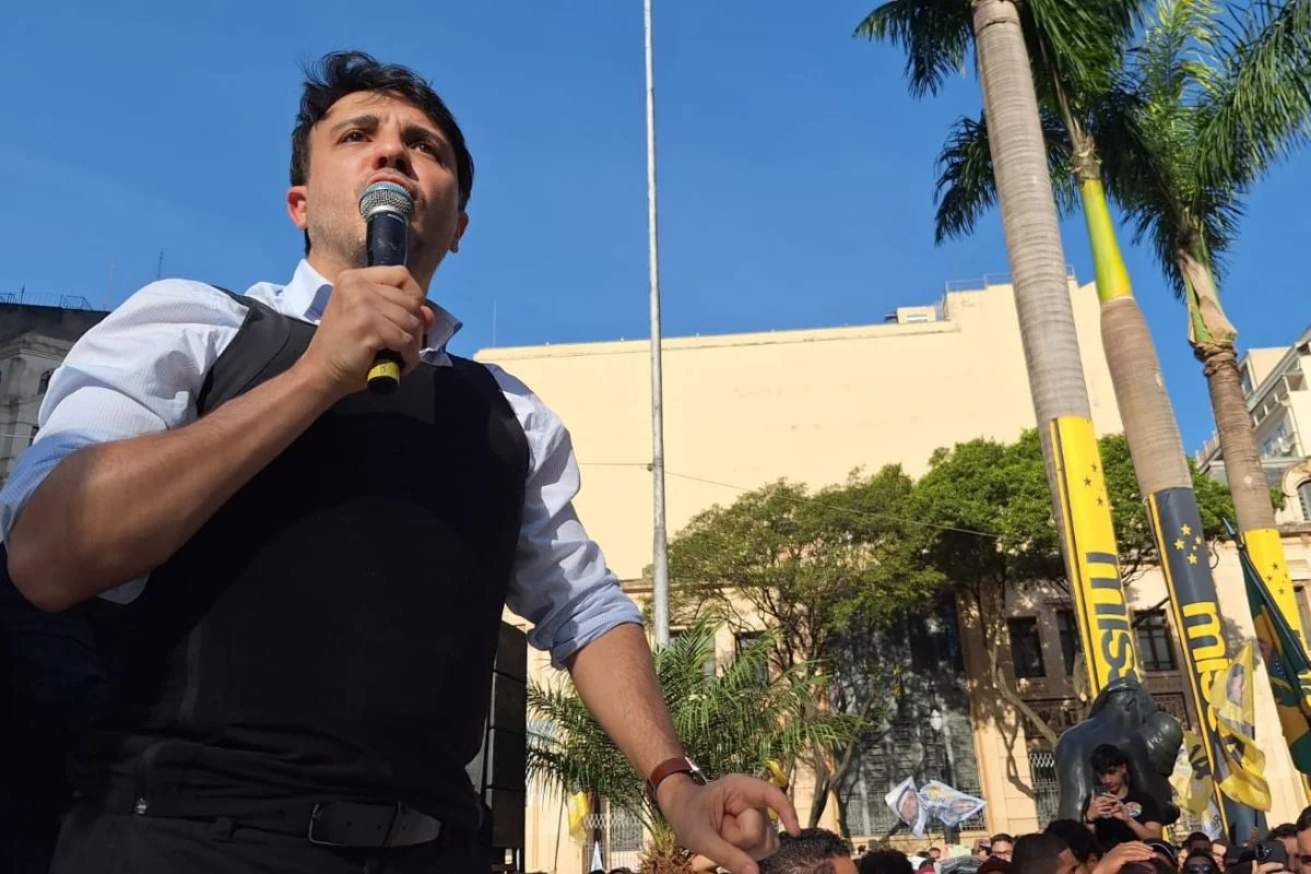 Renan Santos lançou sua campanha à Presidência em frente à Faculdade de Direito da USP e anunciou Guto Schiavetto ao Senado por São Paulo Renan Santos lançou sua campanha à Presidência em frente à Faculdade de Direito da USP e anunciou Guto Schiavetto ao Senado por São Paulo