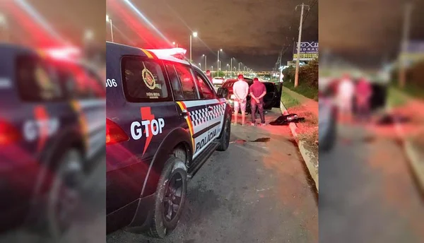Mulher pula de carro após ser sequestrada no DF. Suspeitos são presos