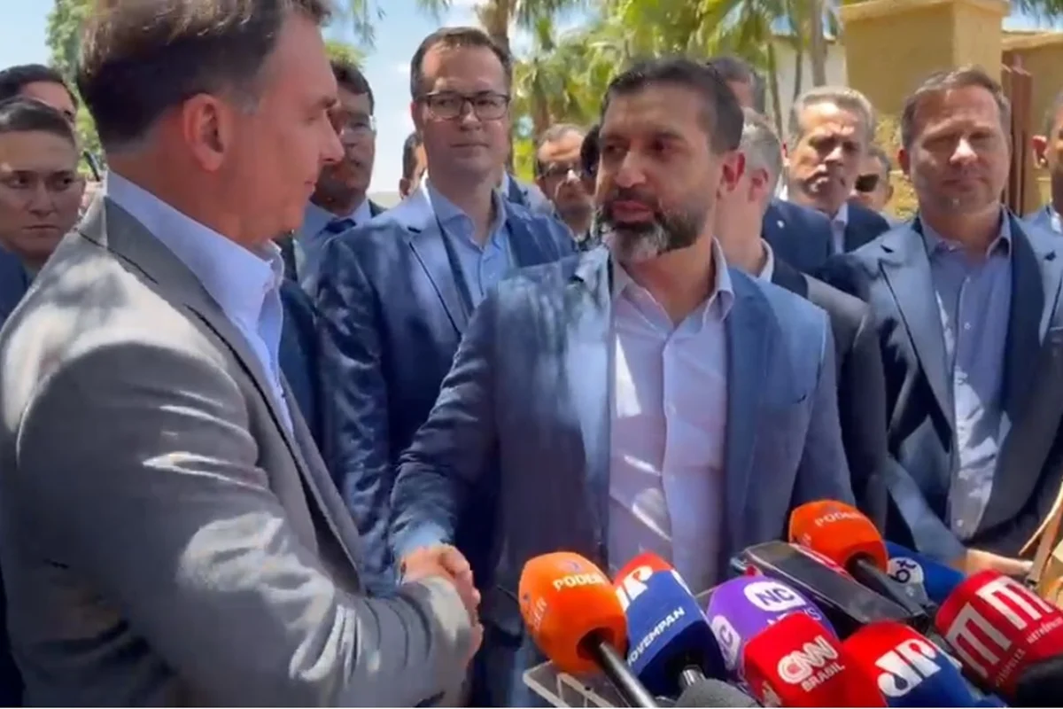 Após apoio de União-PP, Flávio Bolsonaro ganha reforço do Novo no 2º turno