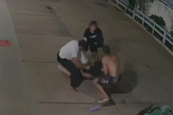 Dupla de ladrões toma bolsas de mulheres na saída de academia em Taguatinga