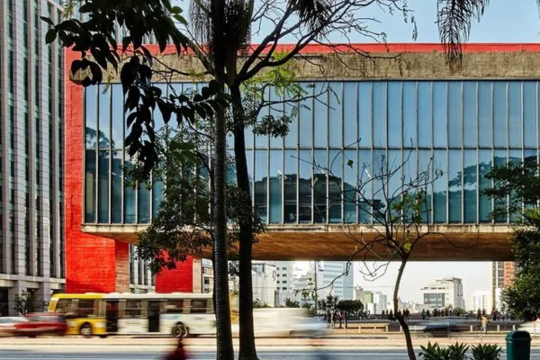 Masp investigado venda cavaletes originais Lina Bo Bardi