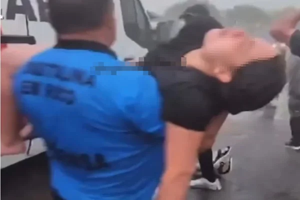Pânico: manifestantes são carregados após raio cair em ato de Nikolas no DF