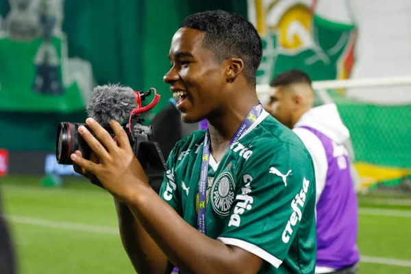 Endrick por R$ 420 milhões é mais do que Textor pagou pelo Botafogo