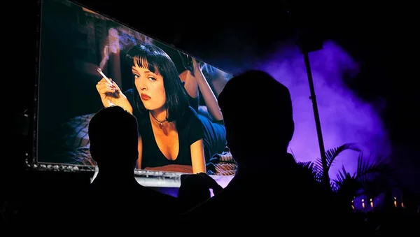 Cinema fora do… cinema. Bares misturam drink, balada e filme