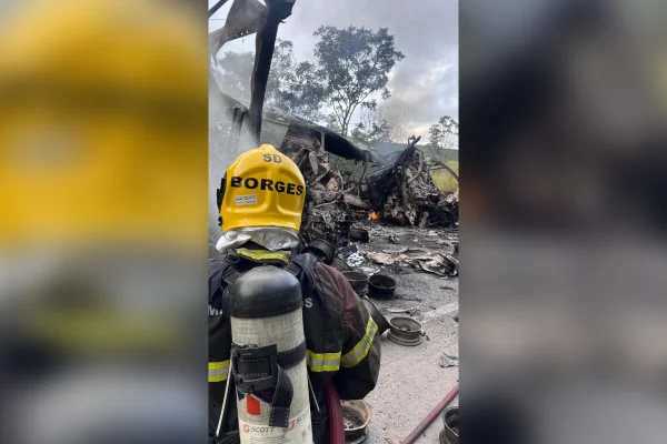 Acidente em MG causou fila de 70 km e travou BR-251 por 10h