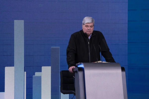 imagem colorida mostra datena em debate no sbt