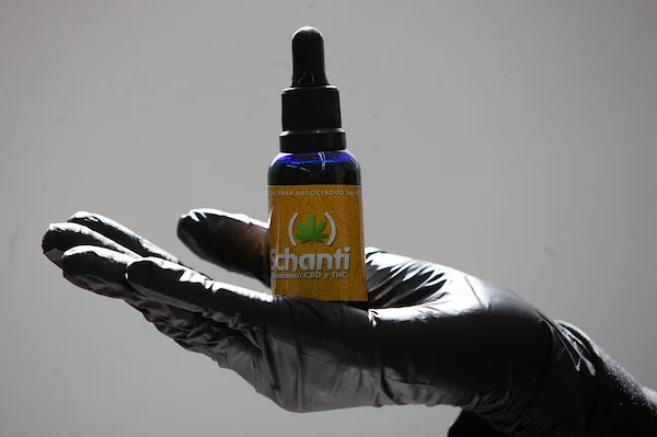 Anvisa aprova 15º medicamento à base de cannabis. Veja lista