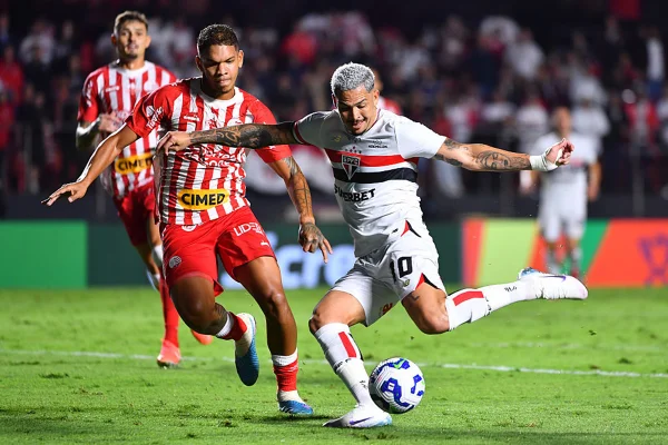 Imagem colorida do jogo entre São Paulo x Náutico - Metrópoles