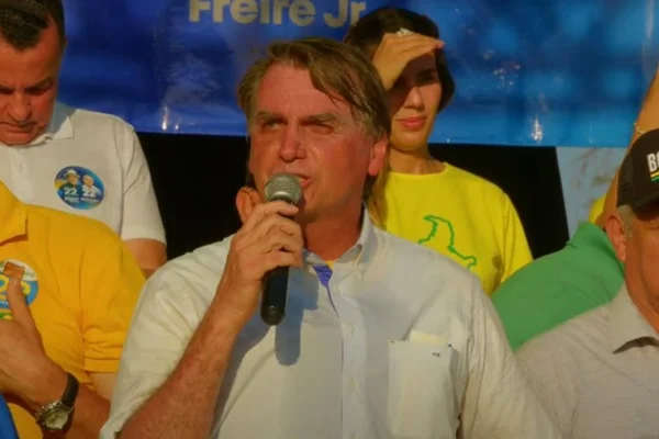 Bolsonaro: “PT é uma praga que será varrida para o lixo da História”