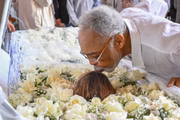 Gilberto Gil durante o velório de Preta