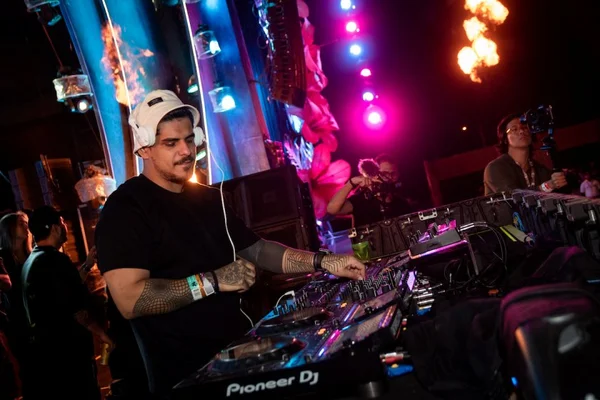 Atração principal de sábado, DJ Vintage Culture agita o Na Praia
