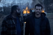 Brian Tyree Henry e Wagner Moura na série Ladrões de Drogas da Apple TV+