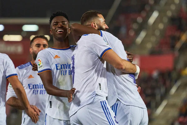 Real Madrid bate Mallorca com gols de Vinícius Jr. e Benzema