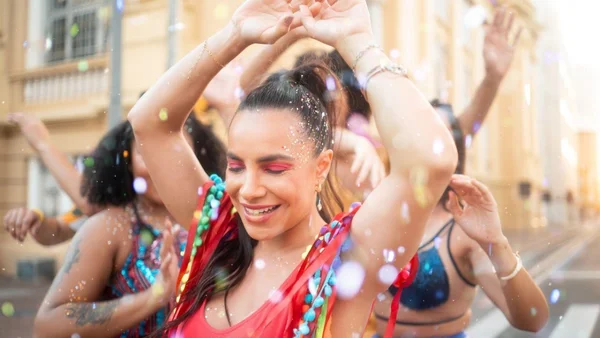 Ritual do umbigo, óleos e amuletos te ajudam a se proteger no carnaval