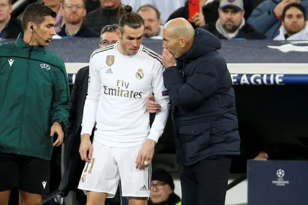 Foto colorida de BAle e zidane, em época do Real Madrid - Metrópoles