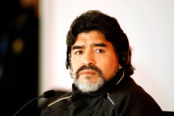 Maradona posta no Facebook mensagem em apoio a Lula e Dilma