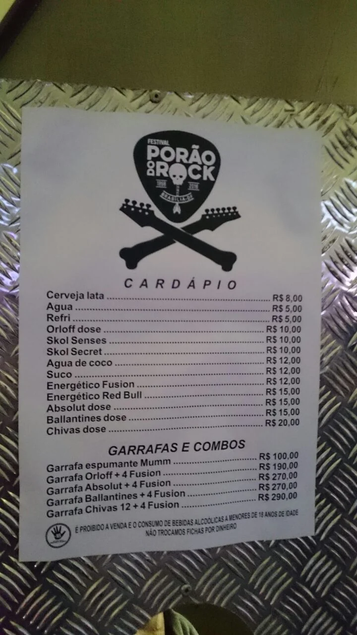 Beber saiu caro. Opção "mais em conta", a latinha de Budweiser valia R$ 8 Beber saiu caro. Opção "mais em conta", a latinha de Budweiser valia R$ 8