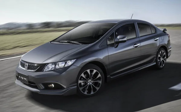 Honda Civic é reestilizado. Veja fotos do modelo 2016