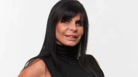 Nicki Minaj posta foto de Gretchen no Twitter e pergunta: “Quem é?”