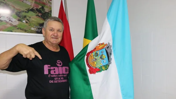 Foto colorida de Adélio Marx prefeito - Metrópoles