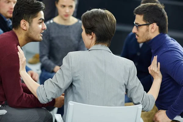Discutir política no trabalho é uma boa? Veja dicas de como agir