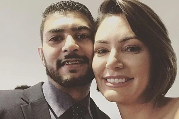 Foto colorida de Diego Torres e MIchelle Bolsonaro