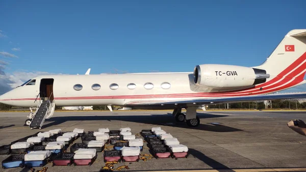 O avião foi apreendido há um mês