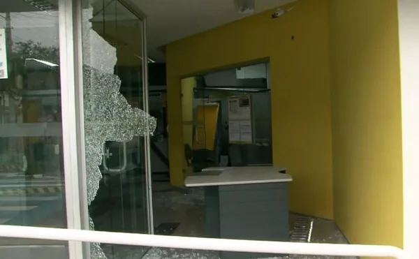 Assalto a bancos em interior de SP termina com pelo menos 11 mortos