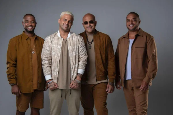 Foto colorida do Grupo Clareou - Metrópoles