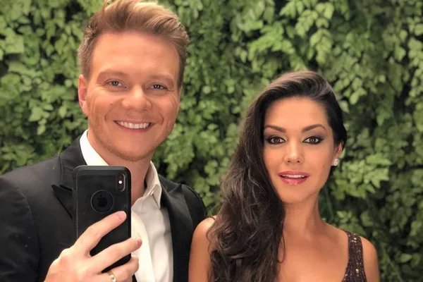 De vale night: Thais Fersoza e Michel Teló aparecem glamourosos