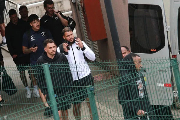 Botafogo e Nova Iguaçu chegam ao DF para jogão do Metrópoles Sports