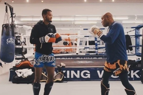Anderson Silva em treino com o filho