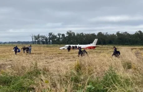 Vídeo. Pilotos ficam feridos no RS após pouso de emergência em lavoura