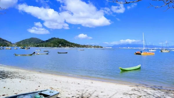 Praia de Santo Antônio de Lisboa, no Norte da Ilha de Santa Catarina, Florianópolis