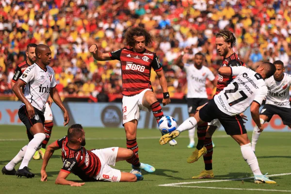 Imagem colorida de David Luiz na final da Libertadores de 2022 - Metrópoles