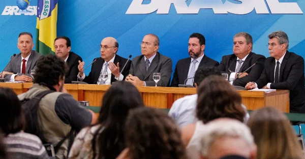 Após fracasso da Previdência, governo anuncia 15 projetos de ajuste