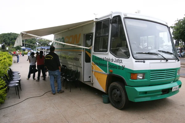 Coronavírus: Procon-DF notifica 500 farmácias por preço abusivo
