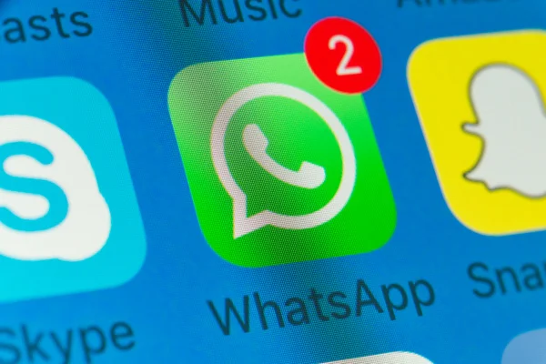 Imagem do WhatsApp no celular - Metrópoles