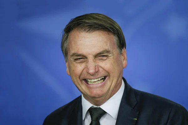 Bolsonaro comemora vitória na Previdência e cumprimenta Maia